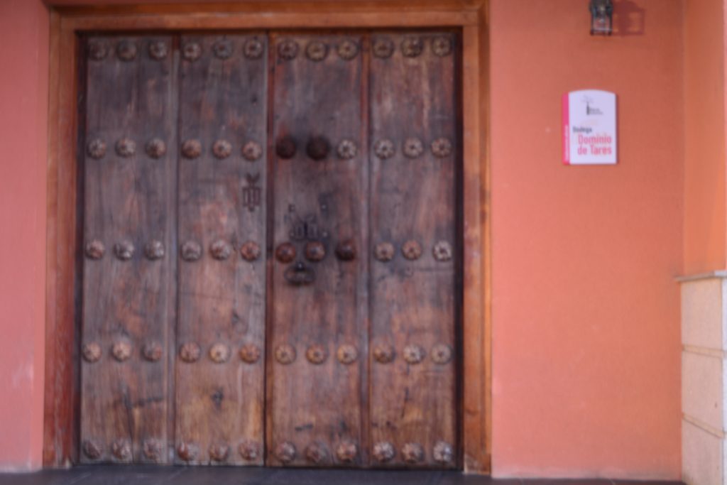 puerta-artesana-bodega-dominio-tares