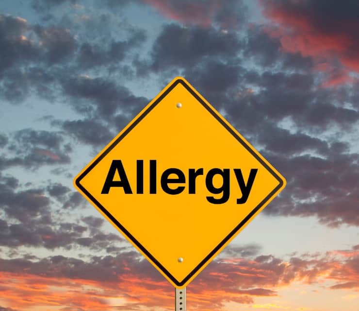 señalización-de-alergia-fondo-nubes