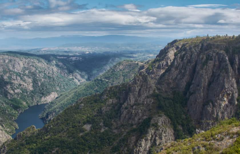 panoramica-valles-orillas-rio-sil